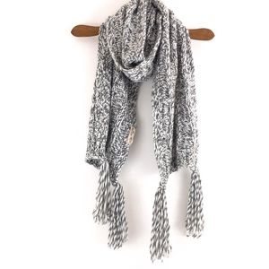 Hollister • Chunky Cable Knit Scarf